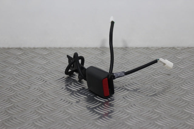 Toyota Yaris Seat Belt Buckle Lock Front Passengers Side