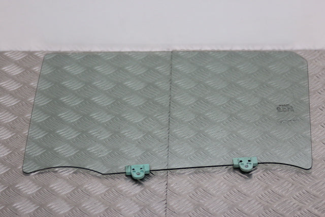 Nissan Juke Door Window Glass Rear Passengers Side