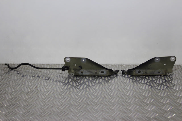Citroen C3 Bonnet Hinge x2 (2005)