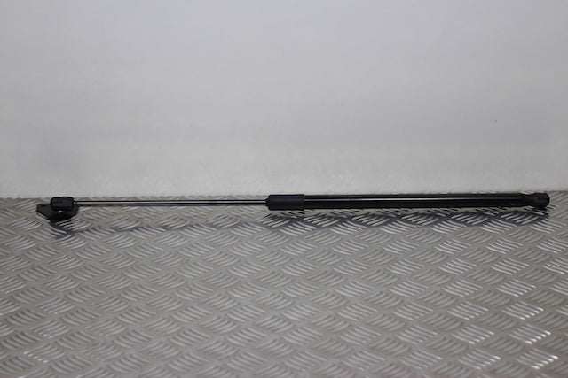 Kia Ceed Tailgate Strut Passengers Side