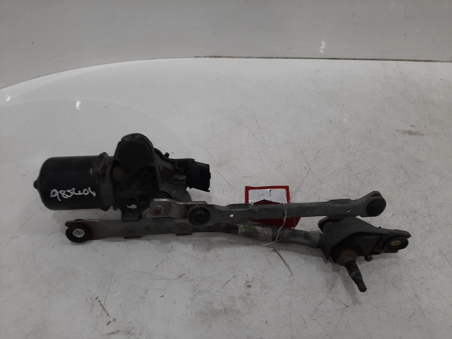 Toyota Aygo Mk1 Front Wiper Motor With Linkage
