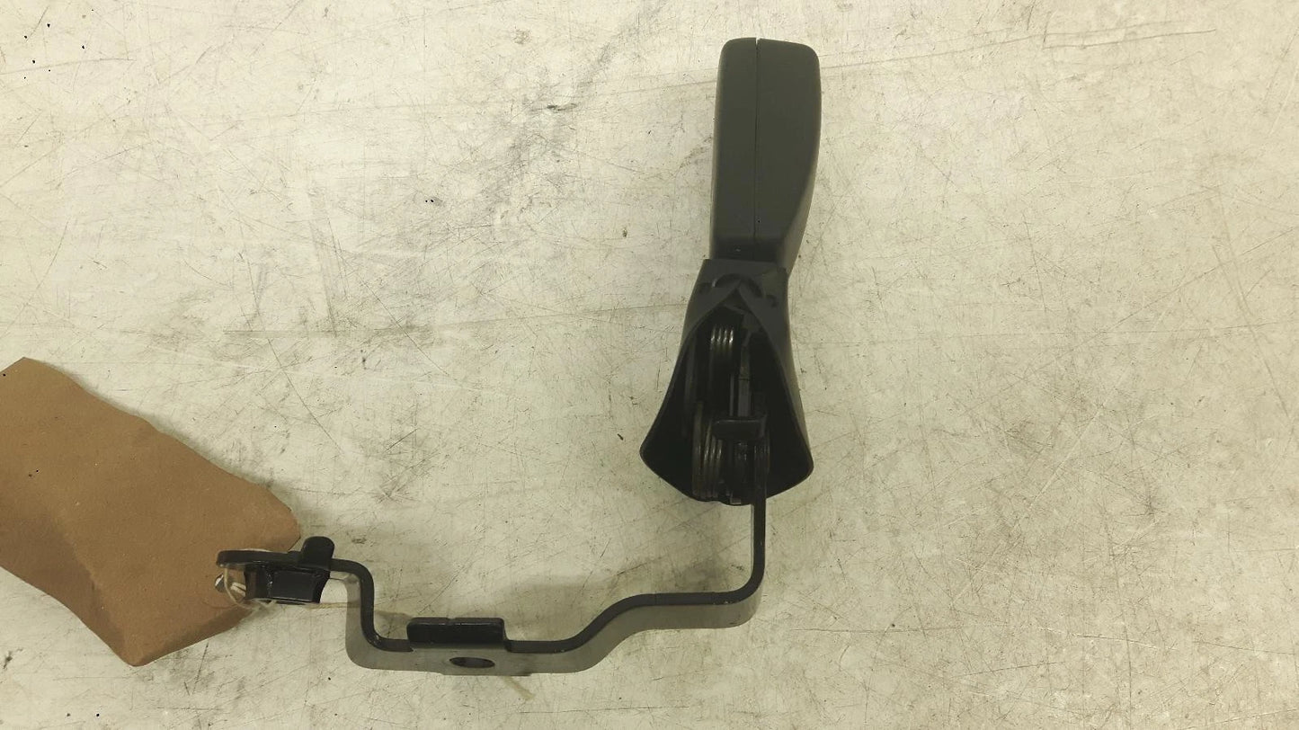 Toyota Avensis Mk2 (T250) O/S RIGHT REAR SEAT BELT STALK