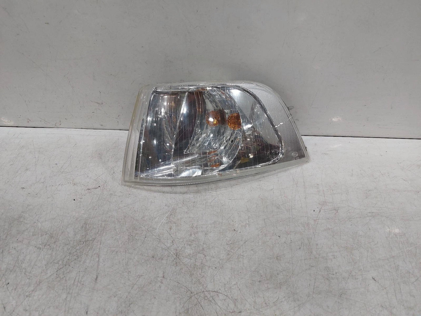 Volvo V40 Mk1 O/S Drivers Right Front Corner Halogen Headlight Headlamp