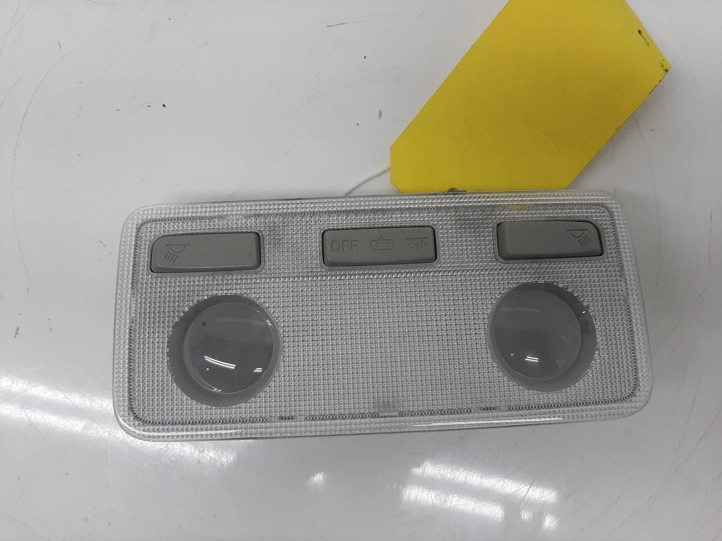 Toyota Yaris Mk3 (XP130) COURTESY LIGHT