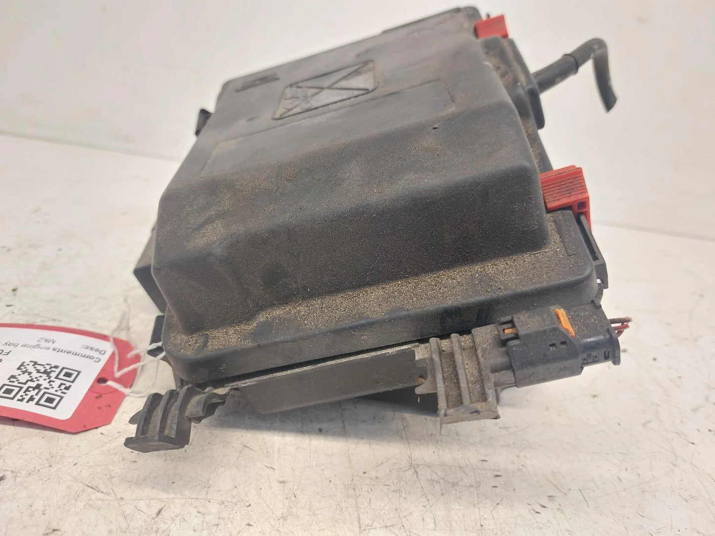 Citroen C4 Picasso Mk2 Engine Bay Fuse Box