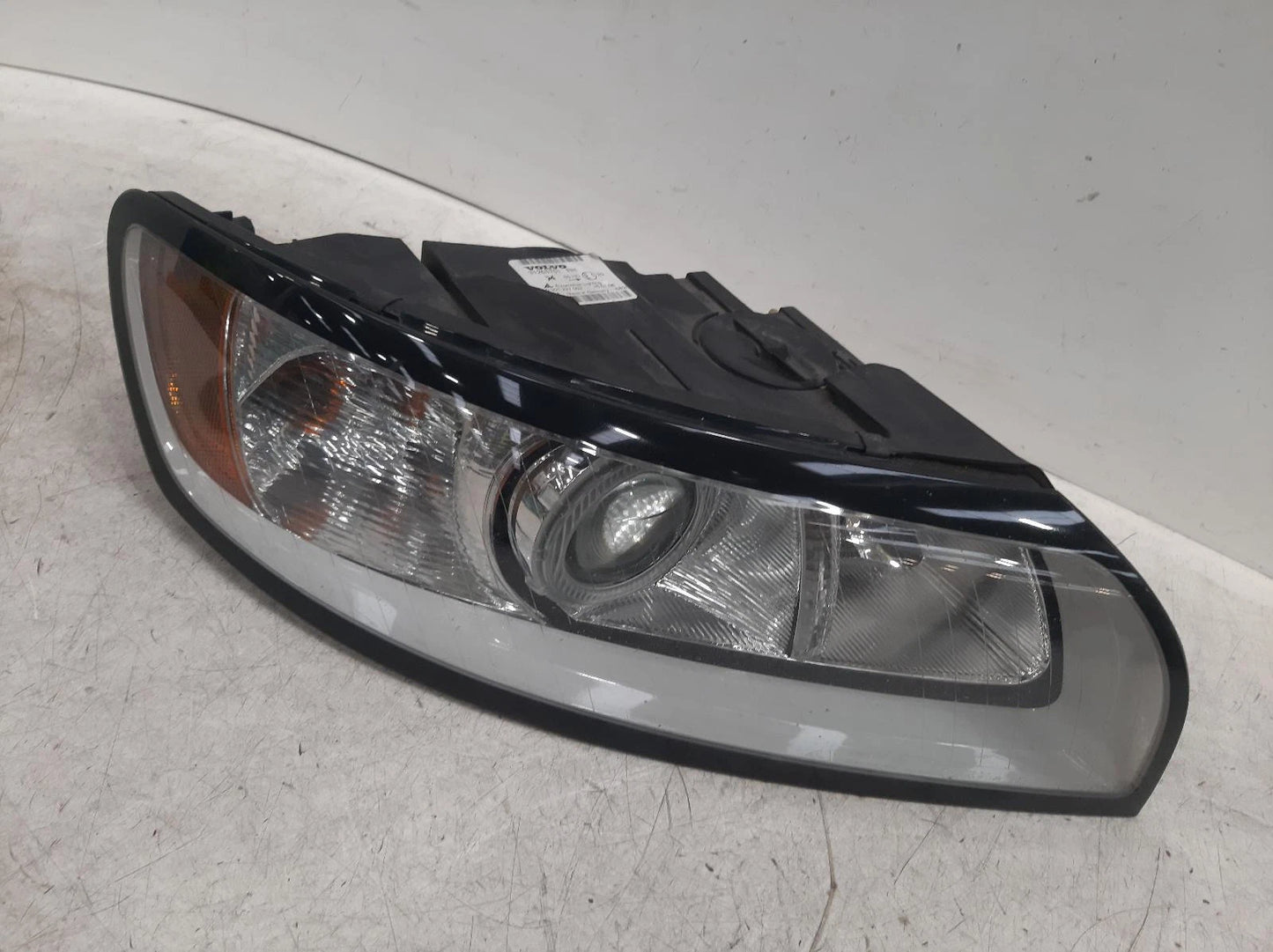Volvo V50 Drivers Right Front Halogen Headlight Headlamp