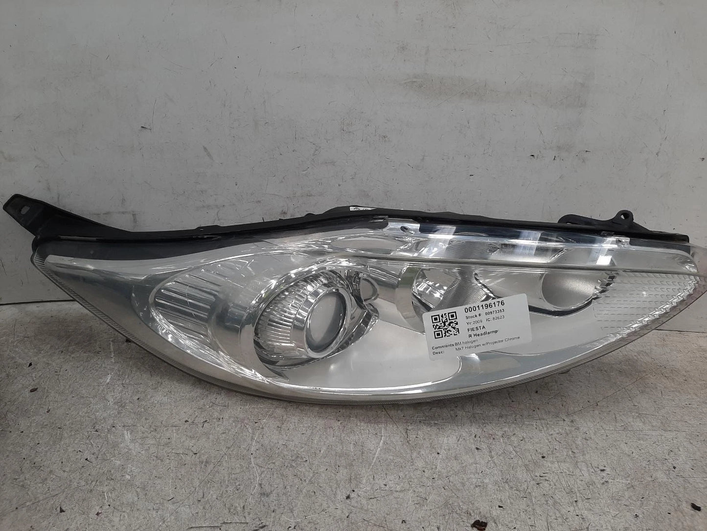 Ford Fiesta Mk7 O/S Drivers Right Front Halogen Headlight Headlamp