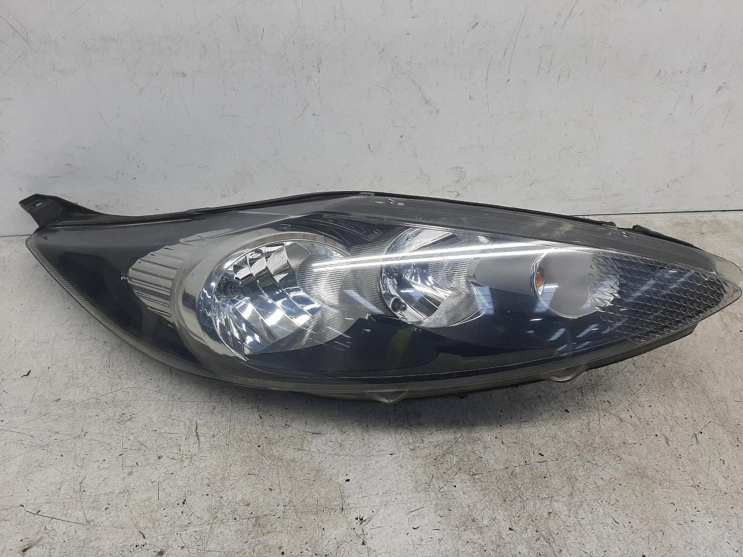 Ford Fiesta Mk7 O/S Drivers Right Front Halogen Headlight Headlamp