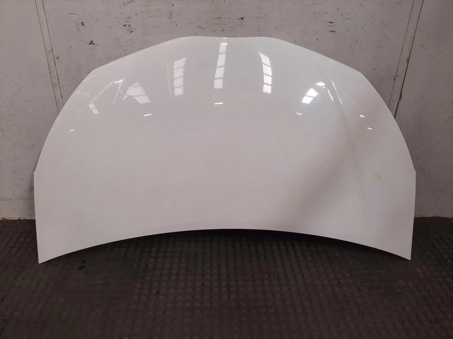Toyota Yaris Mk3 (XP130) White Bonnet