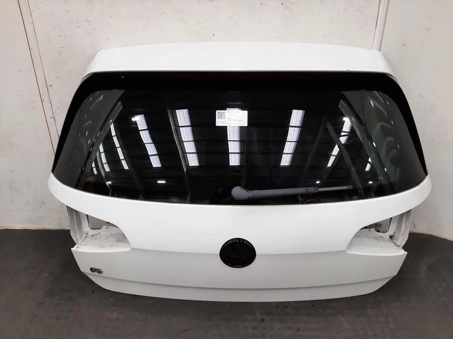 Volkswagen Golf Mk7 (5G) White Tailgate