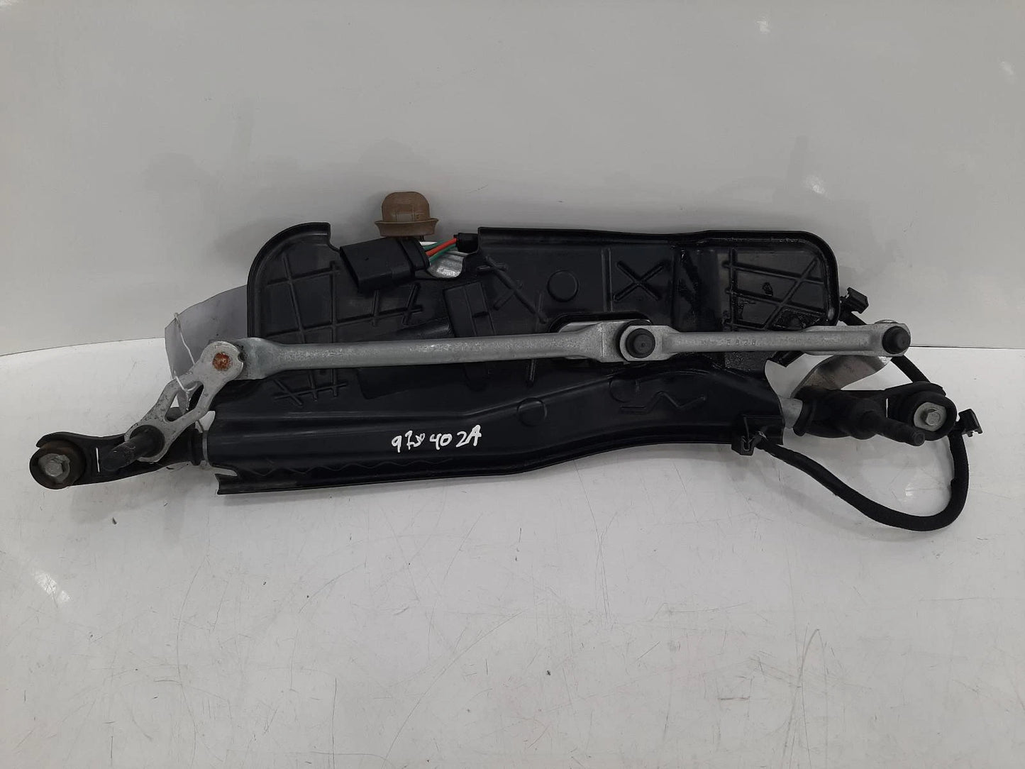 Peugeot 208 Mk2 Front Wiper Motor With Linkage