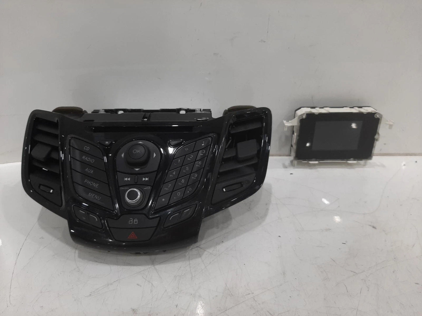Ford Fiesta Mk7 OE Black Radio/CD/Stereo Head Unit No Code Available