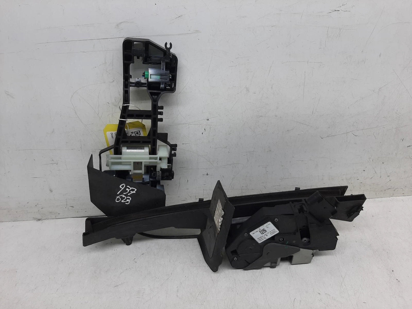 Ford Kuga Mk2 N/S Left Front Door Lock Assembly