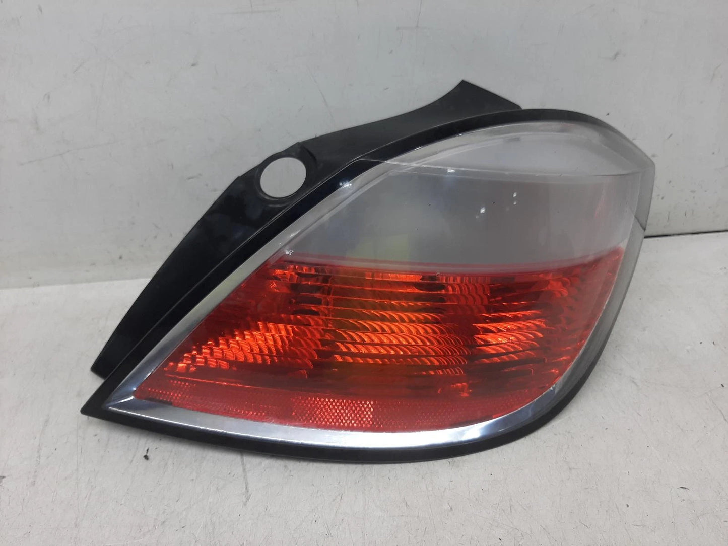 Opel Astra Mk5 (H) O/S Drivers Right Rear Taillight Tail Light