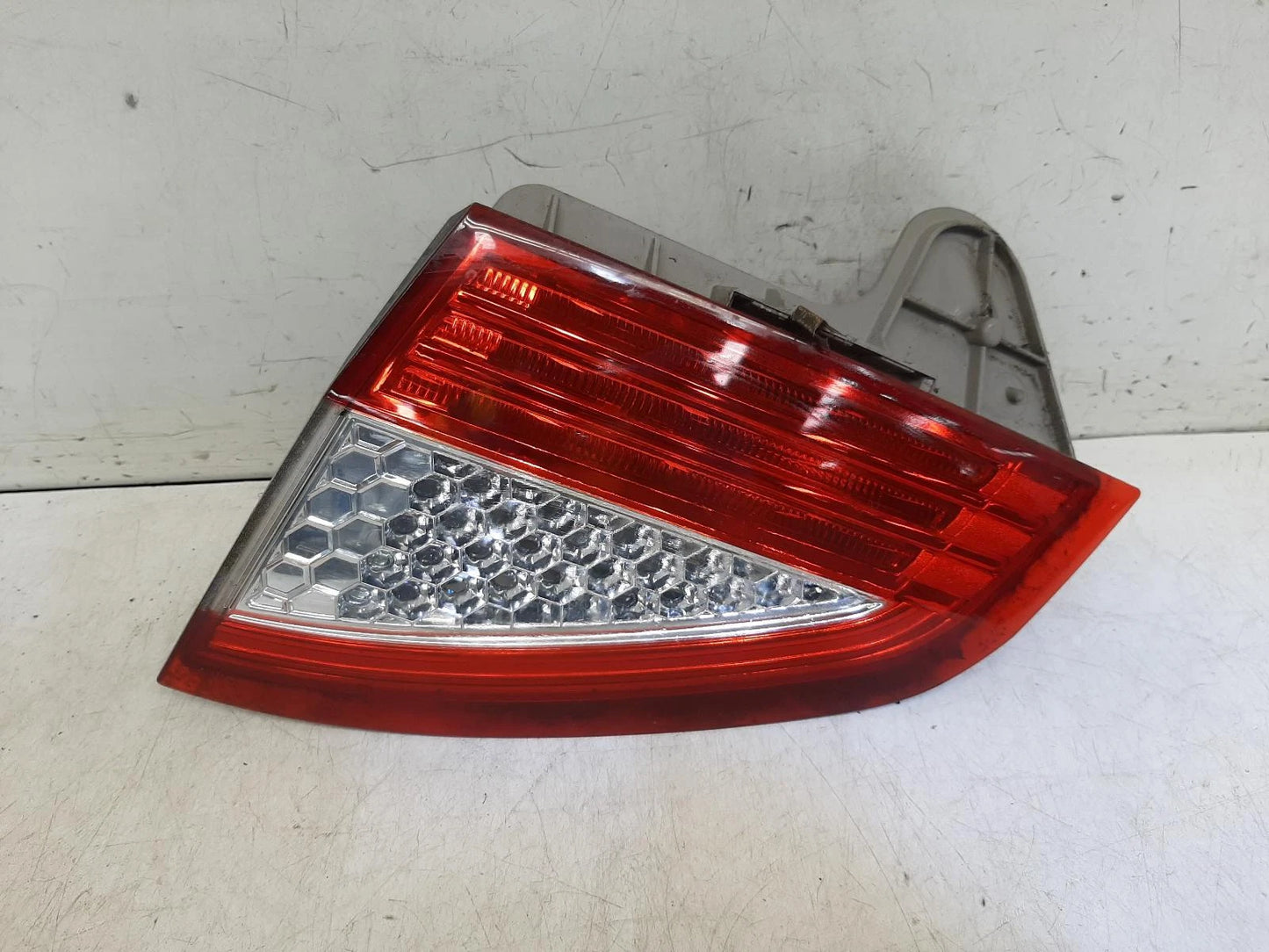 Ford Mondeo Mk4 Inner O/S Drivers Right Rear Taillight Tail Light