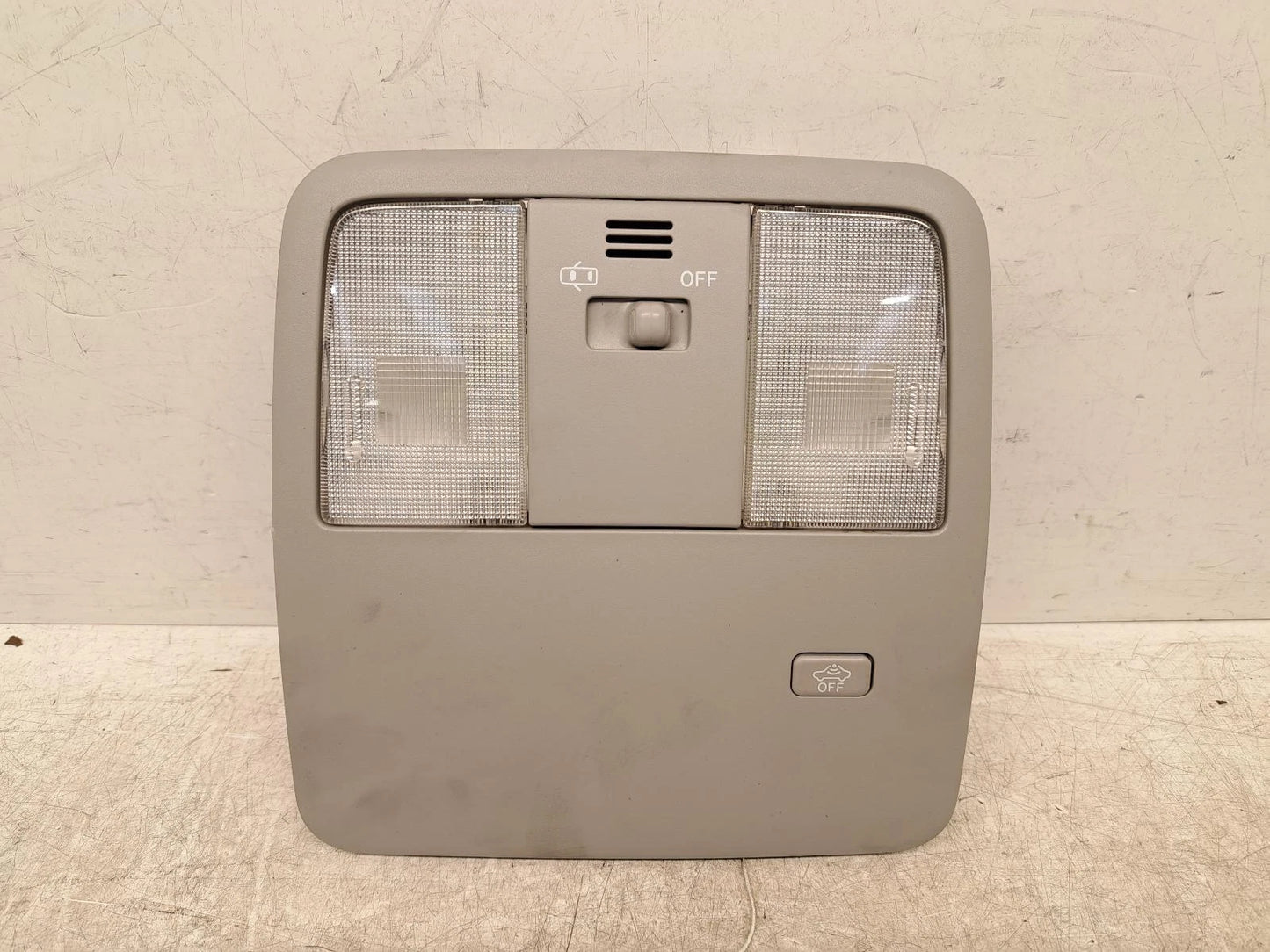 Toyota Avensis Mk3 (T270) COURTESY LIGHT