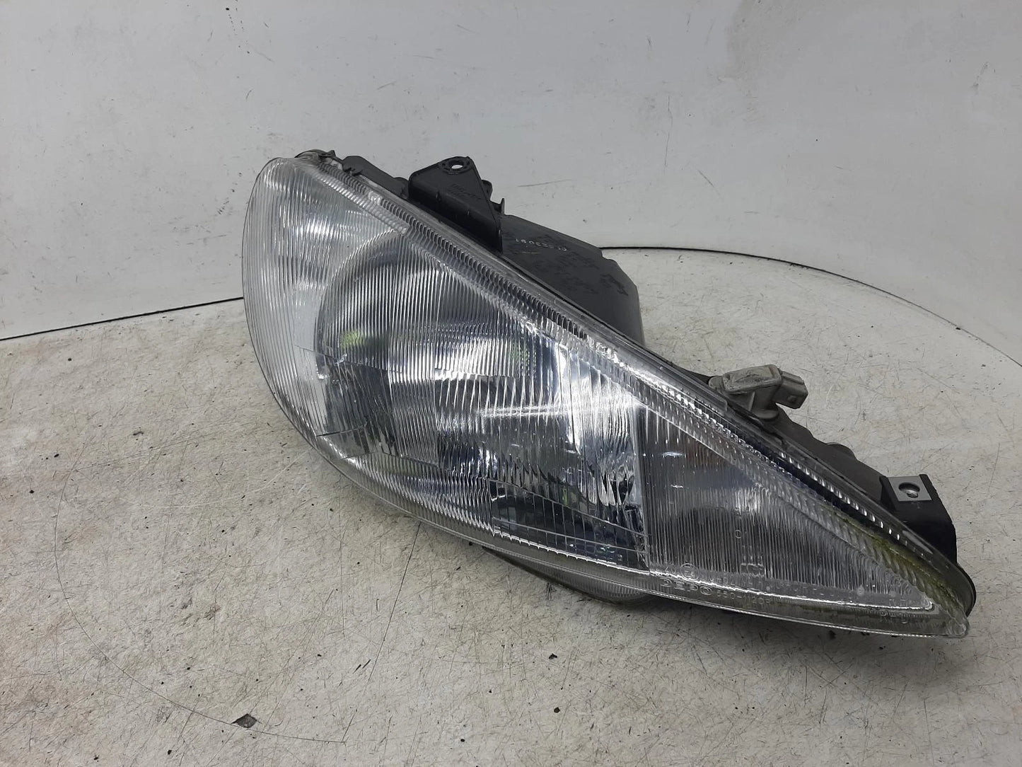 Peugeot 206 Mk1 O/S Drivers Right Front Halogen Headlight Headlamp