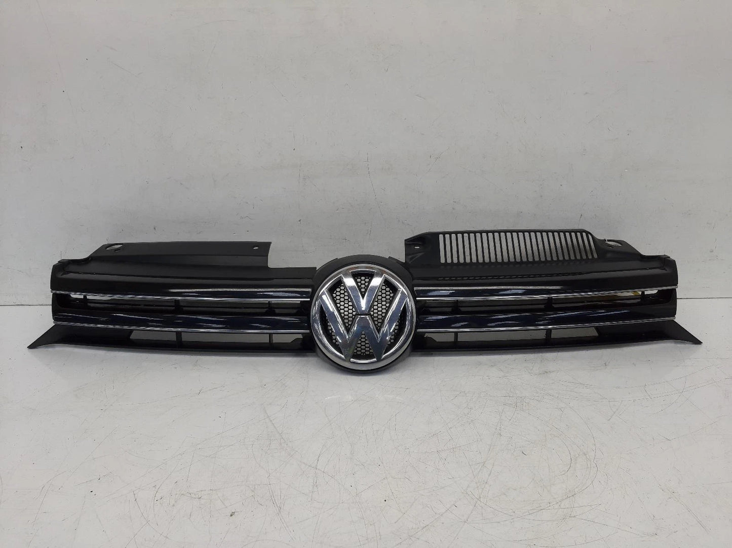 Volkswagen Golf Mk6 (5K) Front Centre Grille Grill