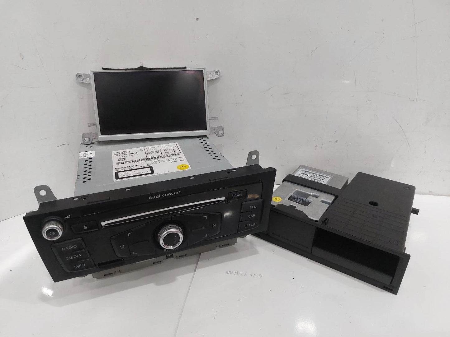 Audi A4 Mk4 (B8) OE Radio/CD/Stereo Head Unit No Code Available