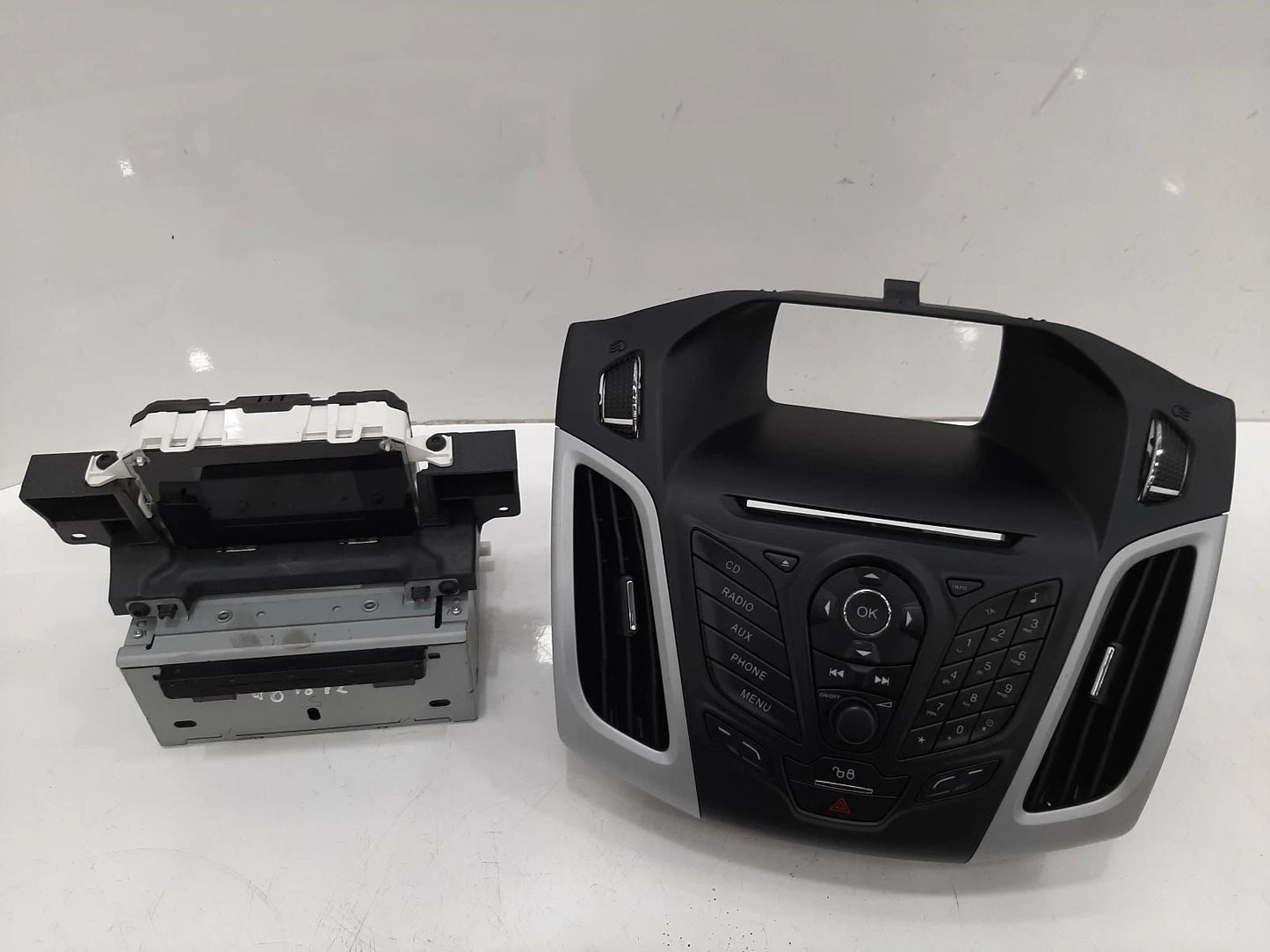 Ford Focus Mk3 Radio/CD/Stereo Head Unit No Code Available