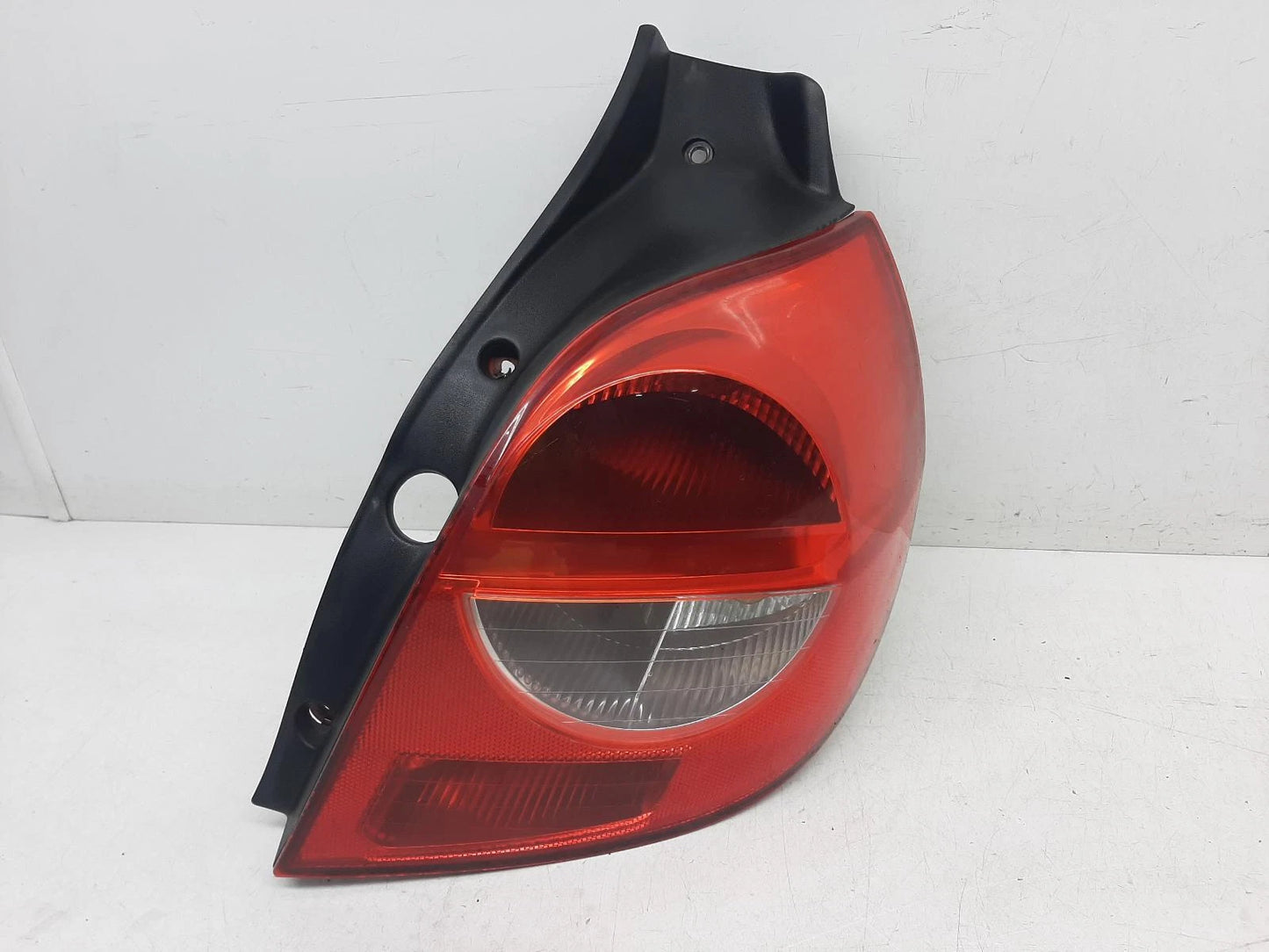 Renault Clio Drivers Right Rear Taillight Tail Light