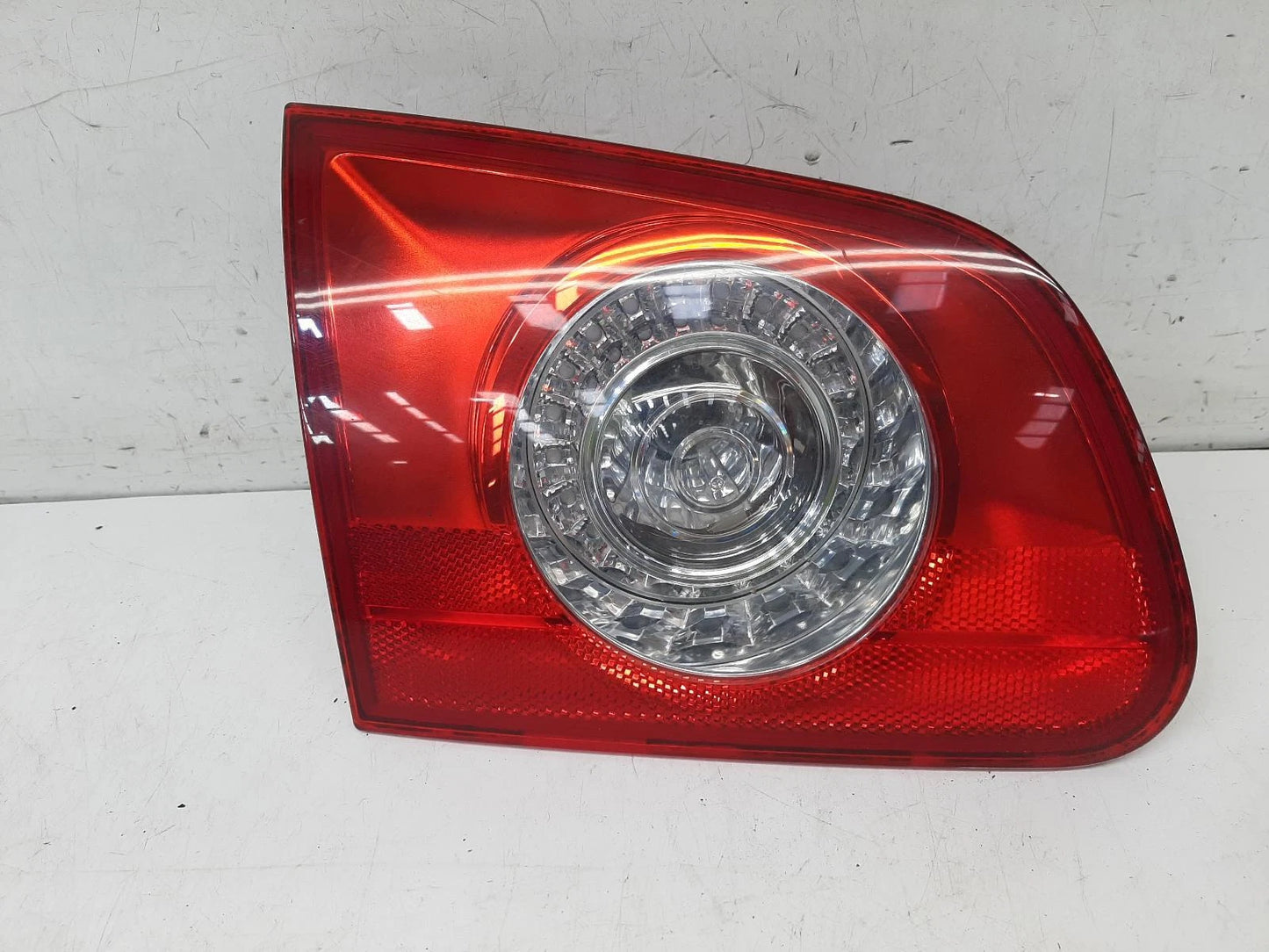 Volkswagen Passat B6 Passengers Left Rear Inner Taillight Tail Light