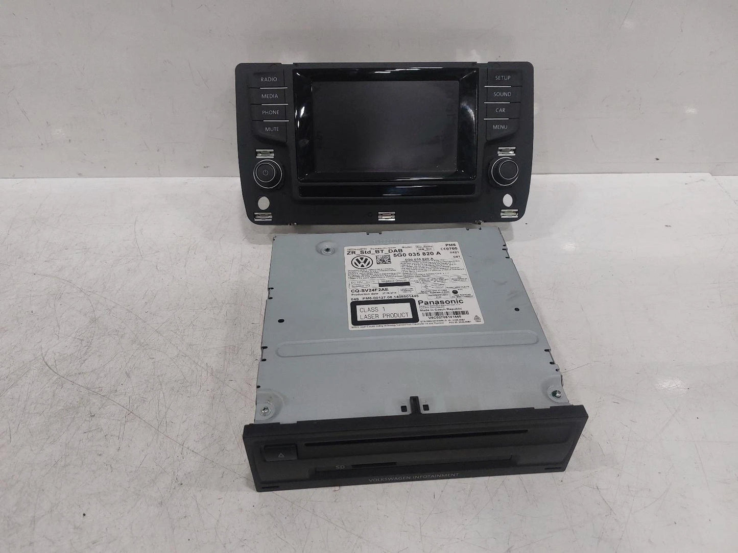 Volkswagen Golf Oem Radio/Cd/Stereo Head Unit No Code Available