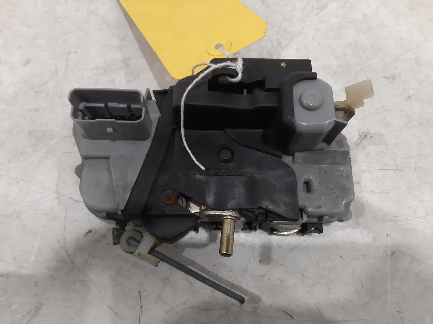 Citroen Xsara Drivers Right Front PICASSO Door Lock Assembly
