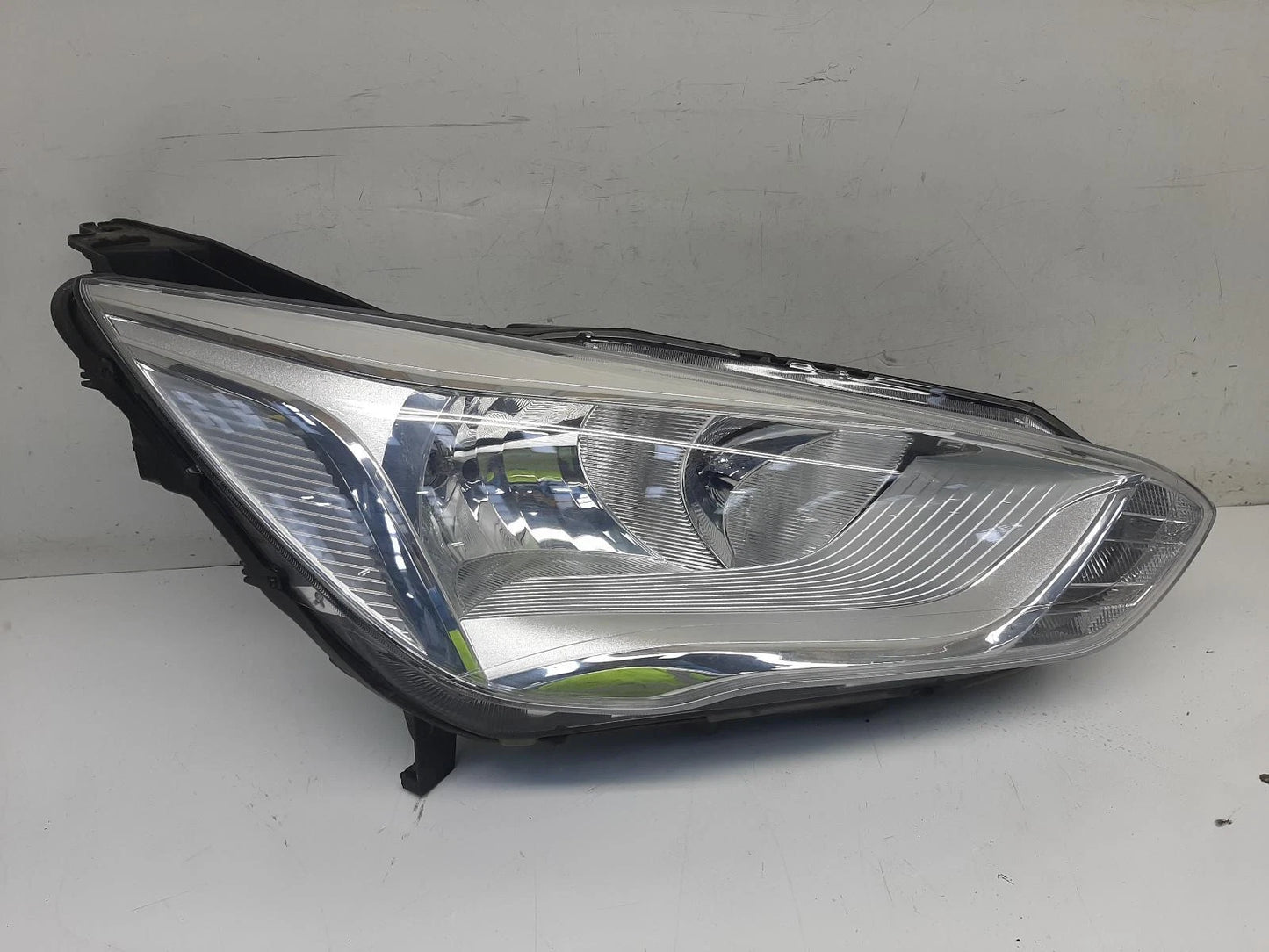 Ford Focus C Max Mk2 O/S Drivers Right Front Headlight Headlamp