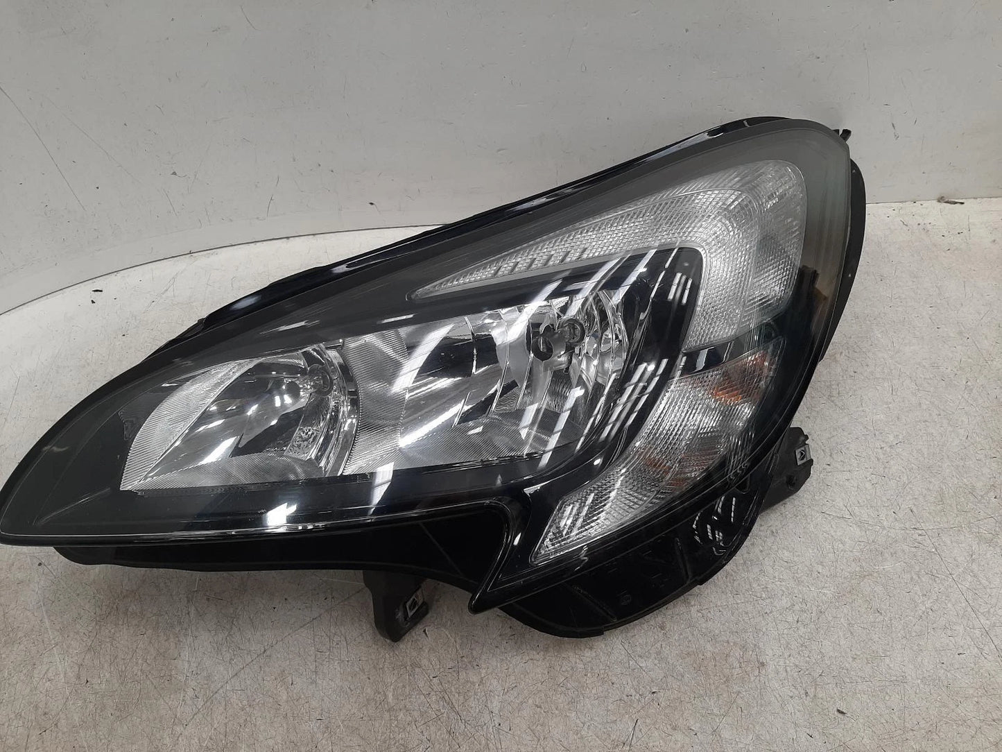 Opel Corsa E Passengers Left Front Halogen Headlight Headlamp
