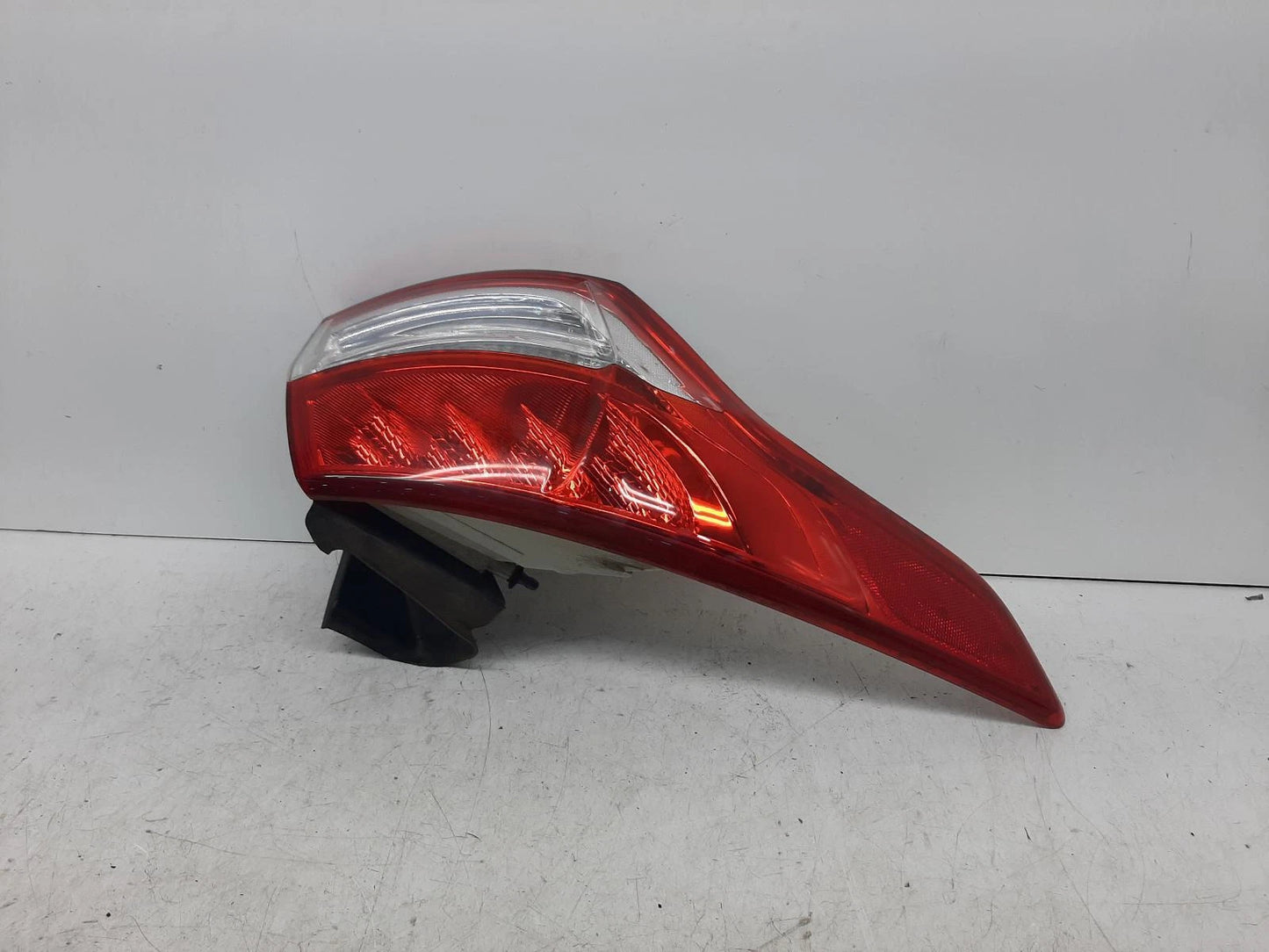 Ford Kuga Mk2 N/S Passengers Left Rear Outer LED Taillight Tail Light