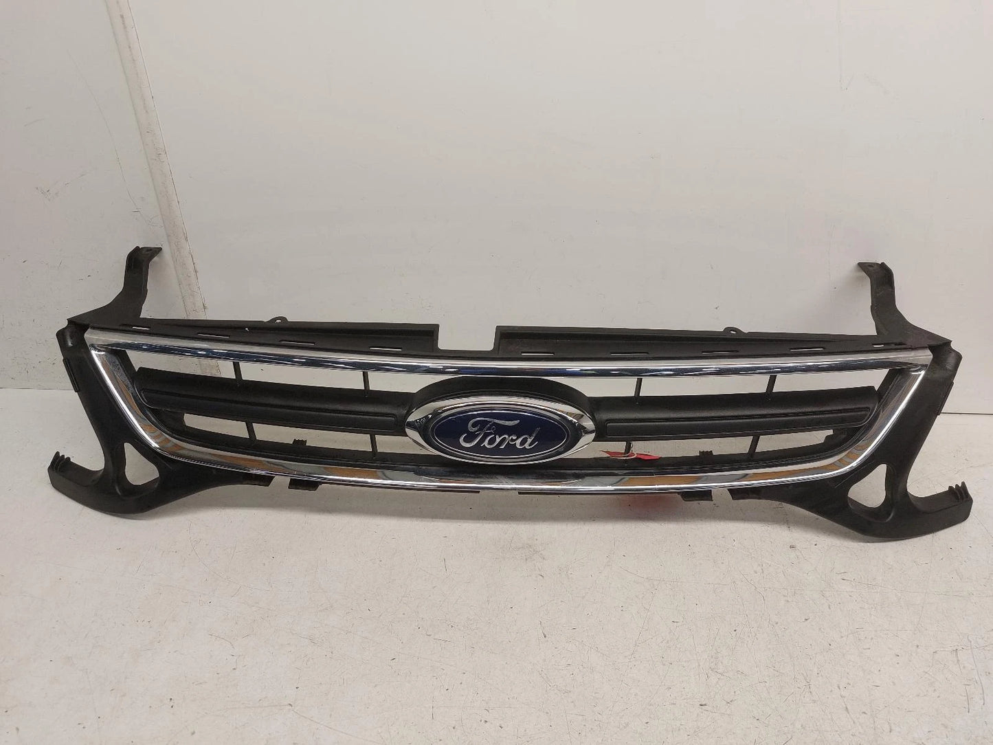 Ford Mondeo Mk4 Front Centre Black Painted Grille Grill