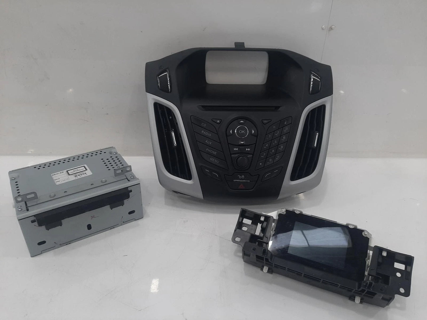 Ford Focus Mk3 OE Radio/CD/Stereo Head Unit No Code Available