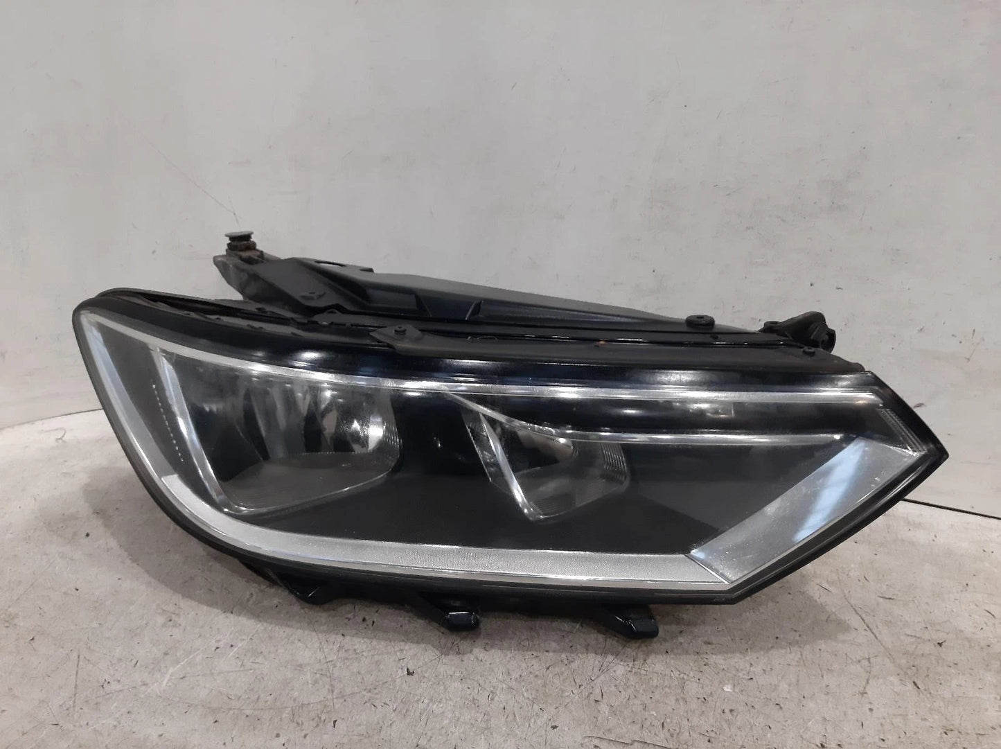 Volkswagen Passat B8 Drivers Right Front Halogen Headlight Headlamp