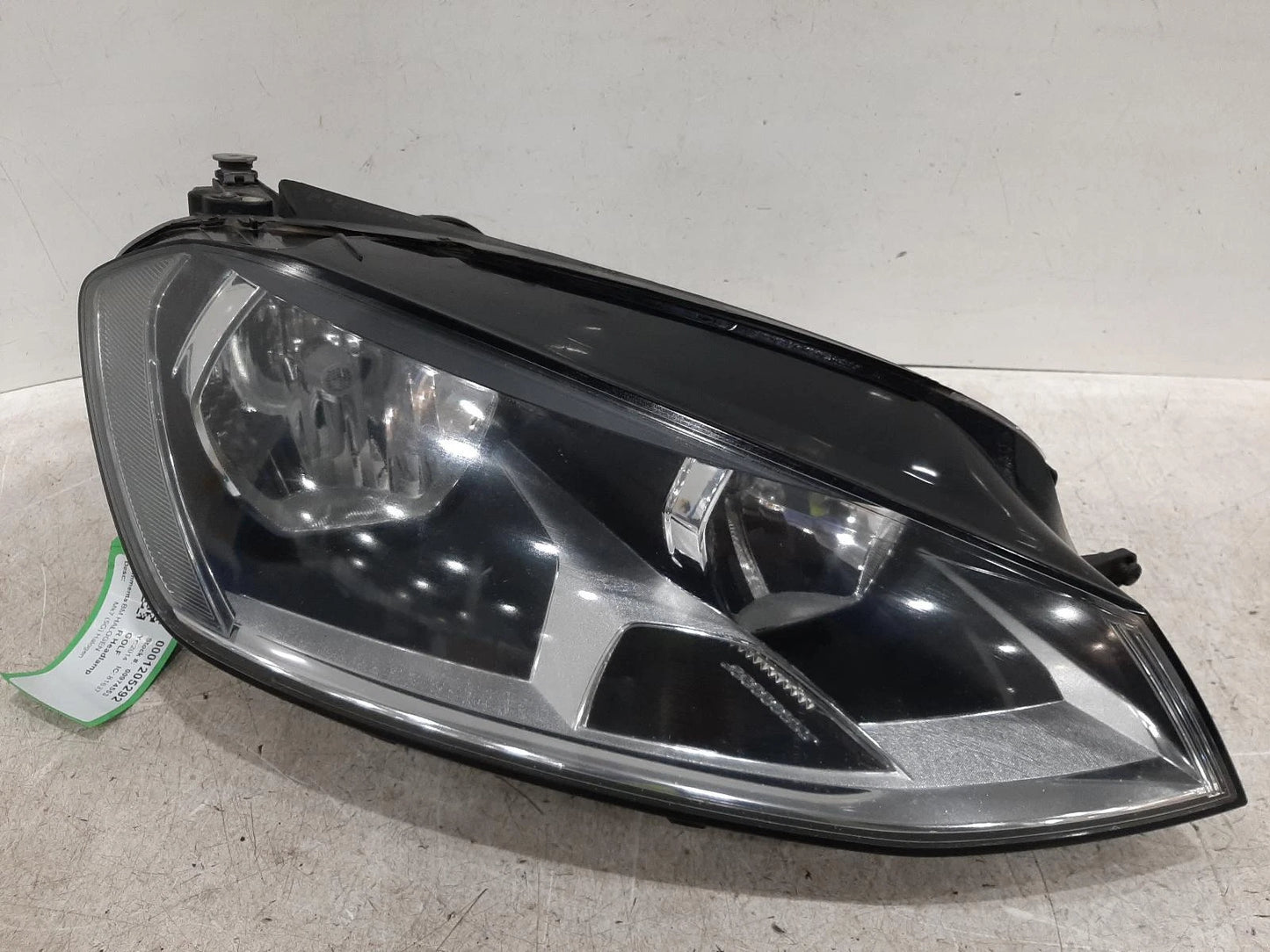Volkswagen Golf Mk7 O/S Drivers Right Front Halogen Headlight Headlamp