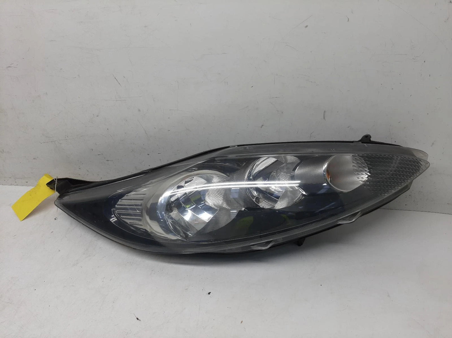 Ford Fiesta Mk7 O/S Drivers Right Front Halogen Headlight Headlamp