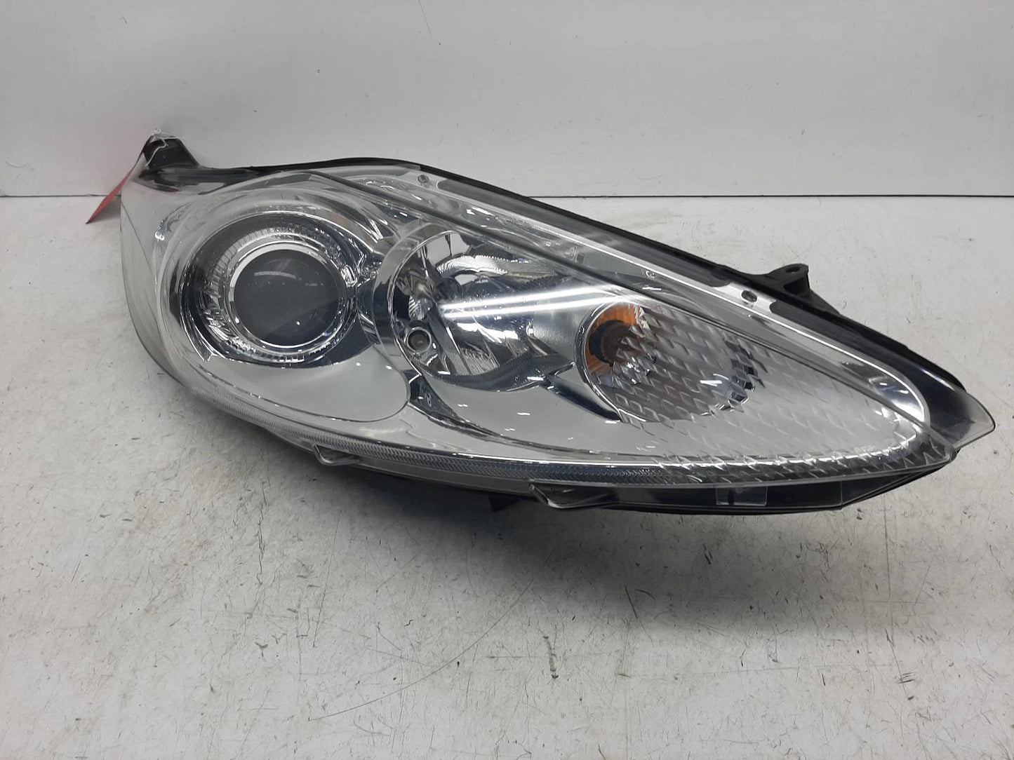Ford Fiesta Mk7 O/S Drivers Right Front Halogen Headlight Headlamp