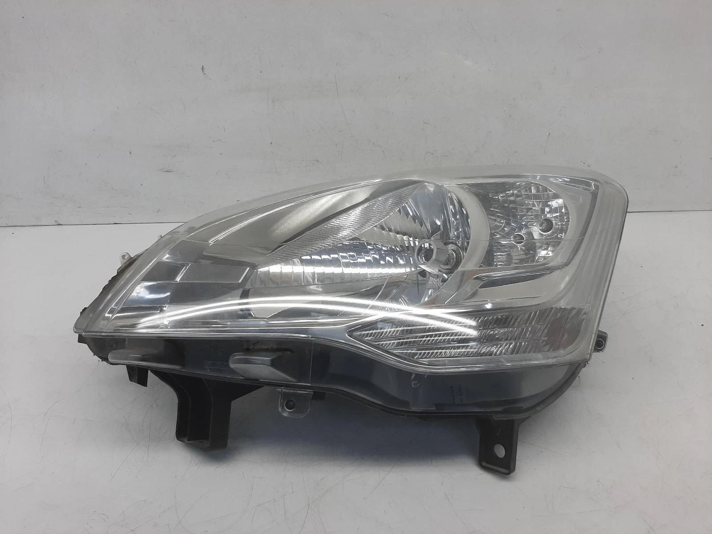 Peugeot Partner Mk2 N/S Passengers Left Front Halogen Headlight Headlamp