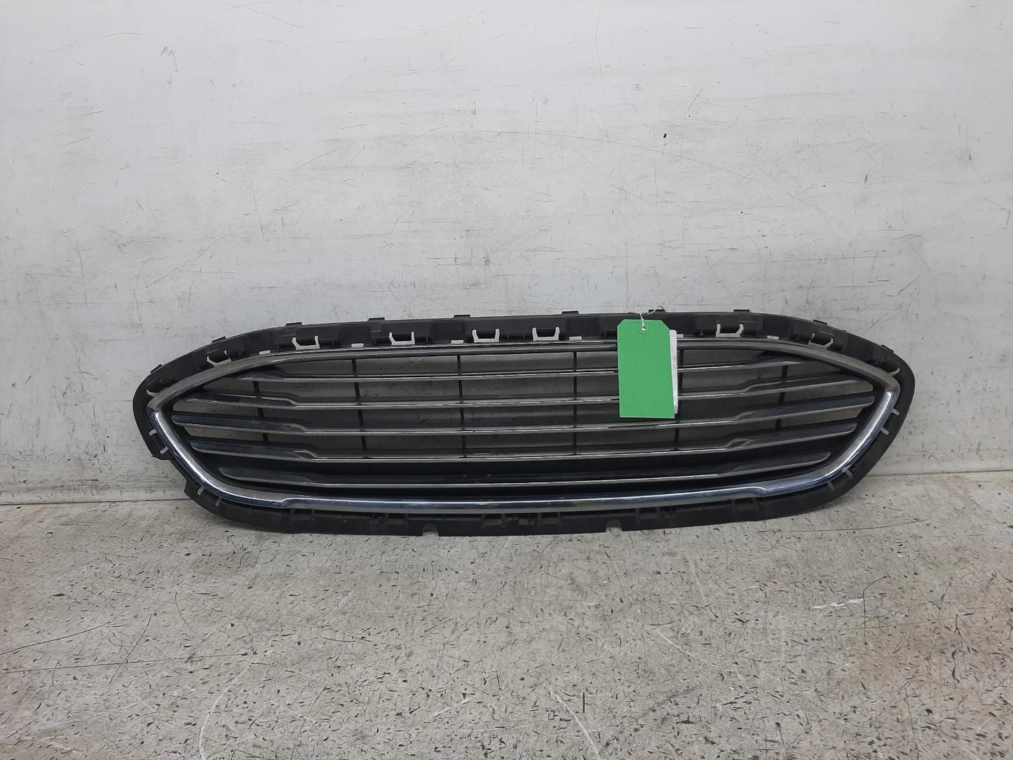 Ford Fiesta Mk8 Front Centre Upper Grille Grill