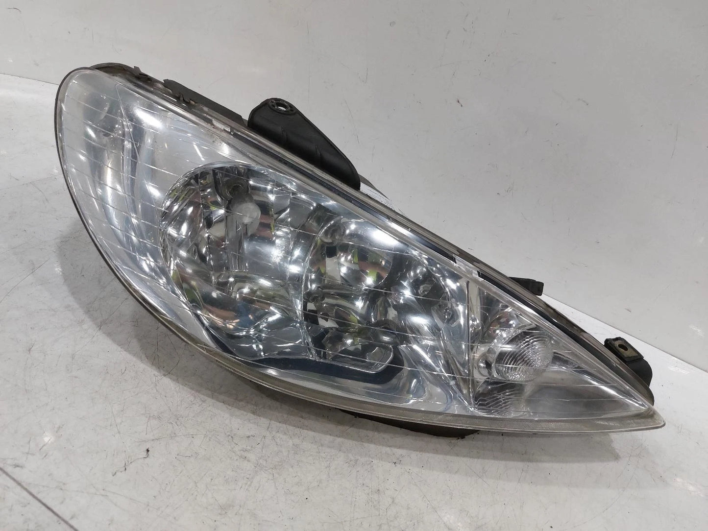 Peugeot 206 Passengers Left Front Headlight Headlamp
