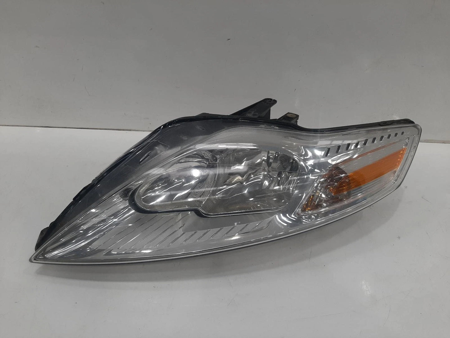 Ford Mondeo Mk4 N/S Passengers Left Front Halogen Headlight Headlamp