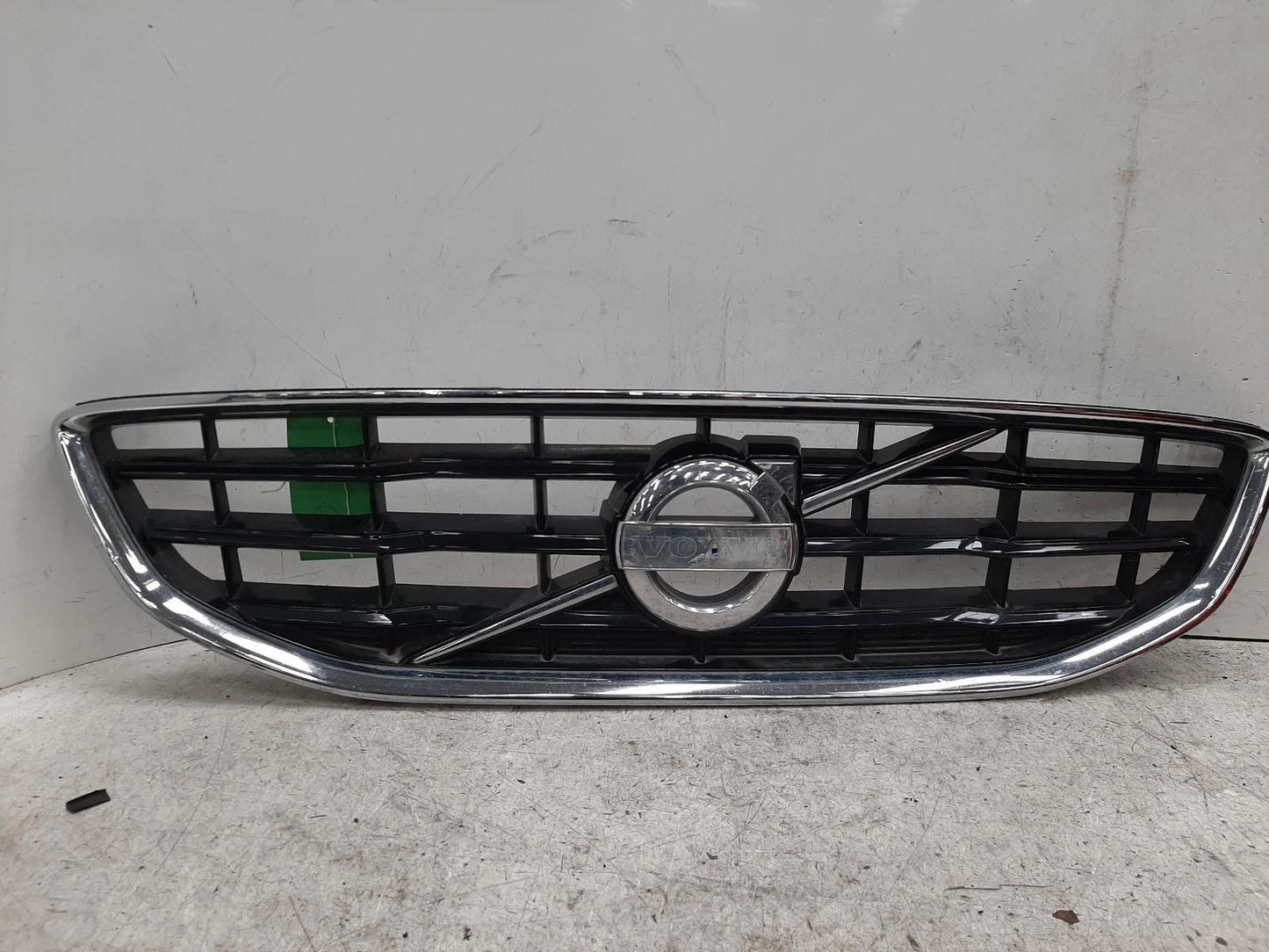 Volvo V40 Front Centre Grille Grill