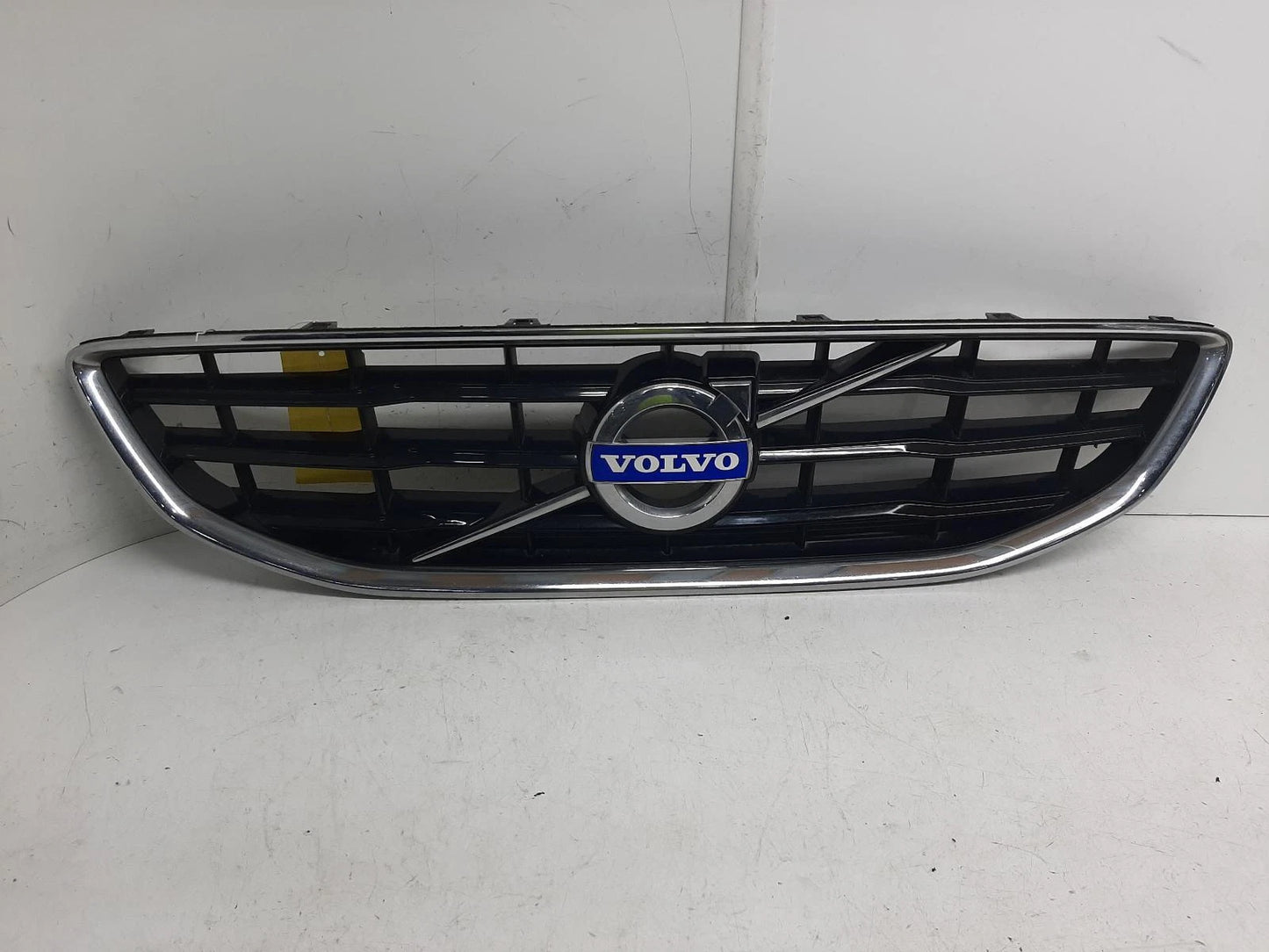 Volvo V40 Front Centre Upper Grille Grill
