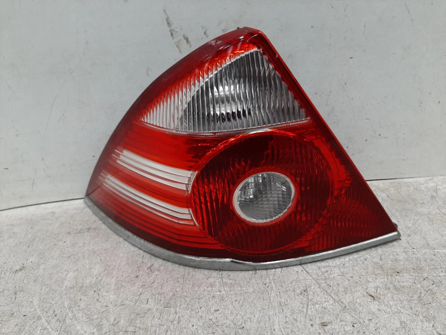 Ford Mondeo Mk3 N/S Passengers Left Rear Taillight Tail Light