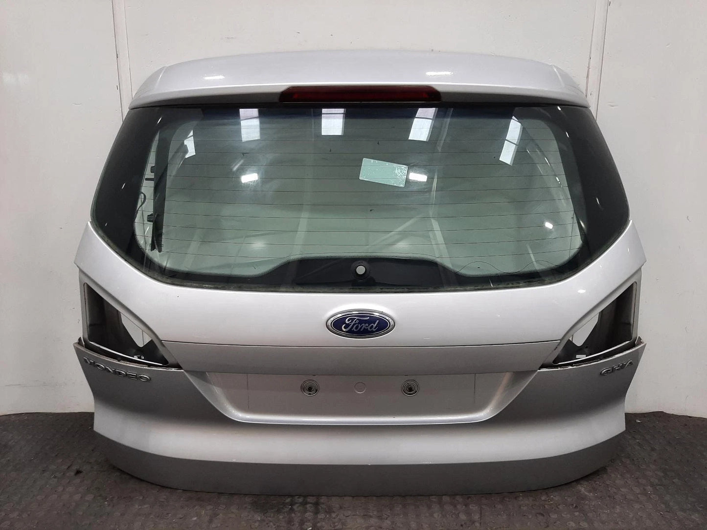 Ford Mondeo Mk4 Silver Tailgate