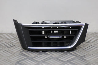 Renault Clio Dashboard Airvent Passengers Side (2020)