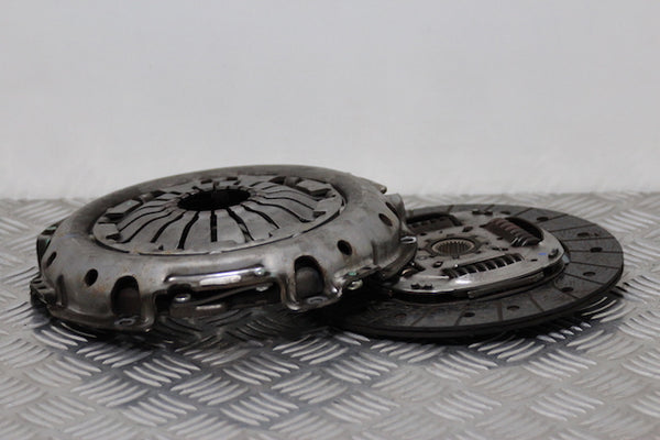 Renault Clio Clutch Pressure Plate and Disc with Bearing (2020) - 1
