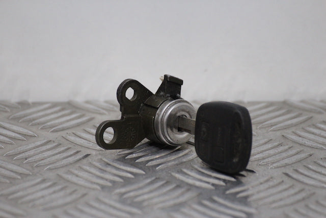 Toyota Yaris Door Lock Barrel with Key Front Drivers Side