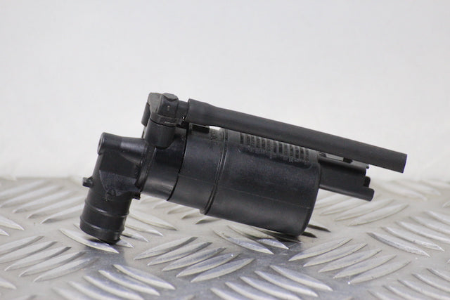 Toyota Aygo Windscreen Wash Water Bottle Motor No2