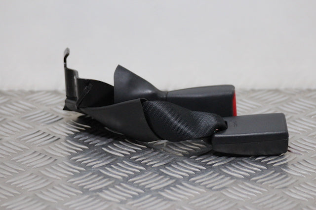 Toyota Avensis Seat Belt Buckle Lock Rear Passengers Side